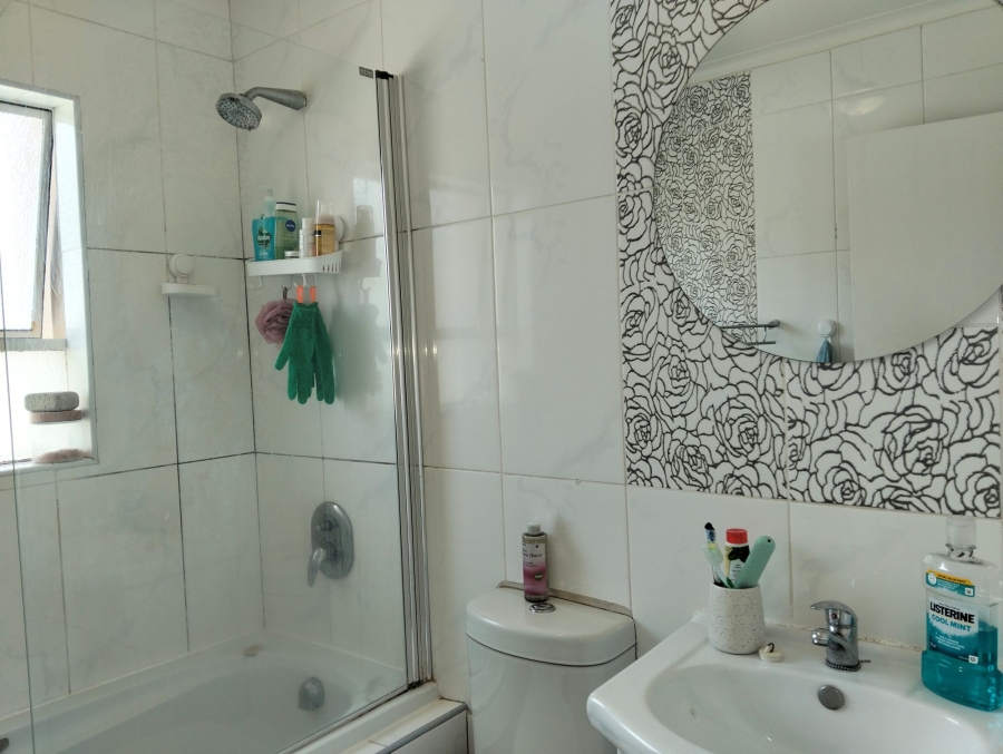 To Let 2 Bedroom Property for Rent in Bryanston Gauteng