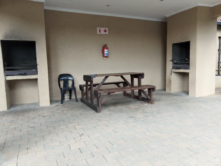 To Let 2 Bedroom Property for Rent in Bryanston Gauteng