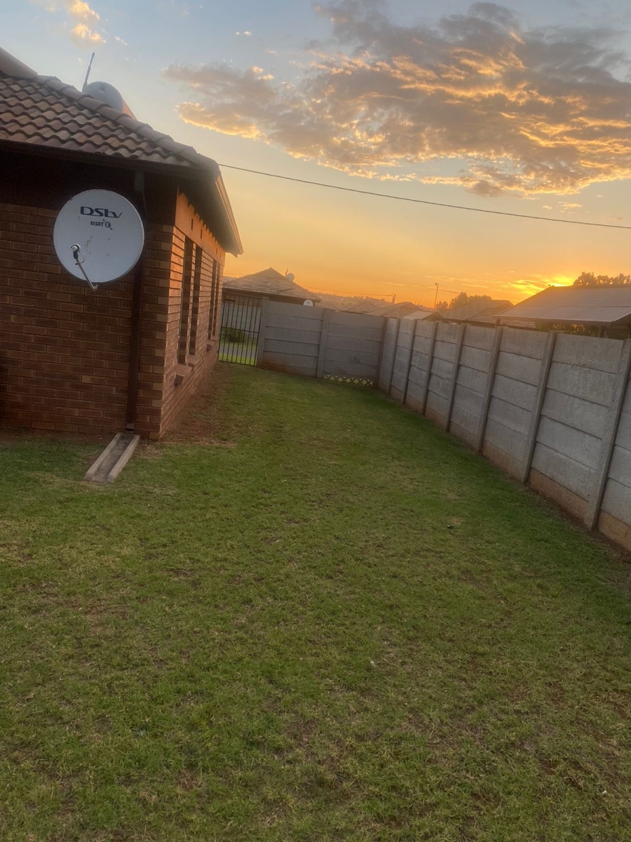 2 Bedroom Property for Sale in Clayville Gauteng