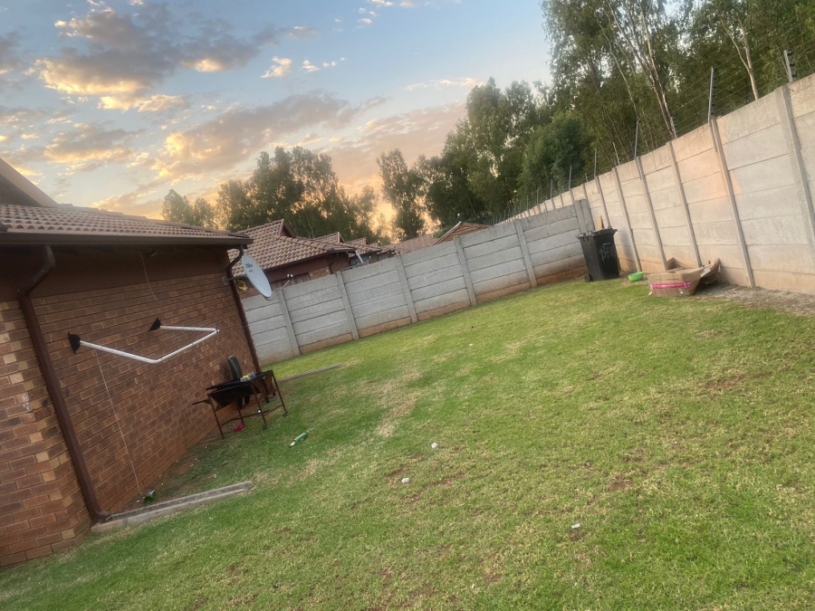 2 Bedroom Property for Sale in Clayville Gauteng