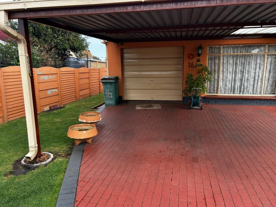 4 Bedroom Property for Sale in Verwoerdpark Gauteng