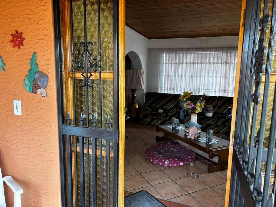 4 Bedroom Property for Sale in Verwoerdpark Gauteng