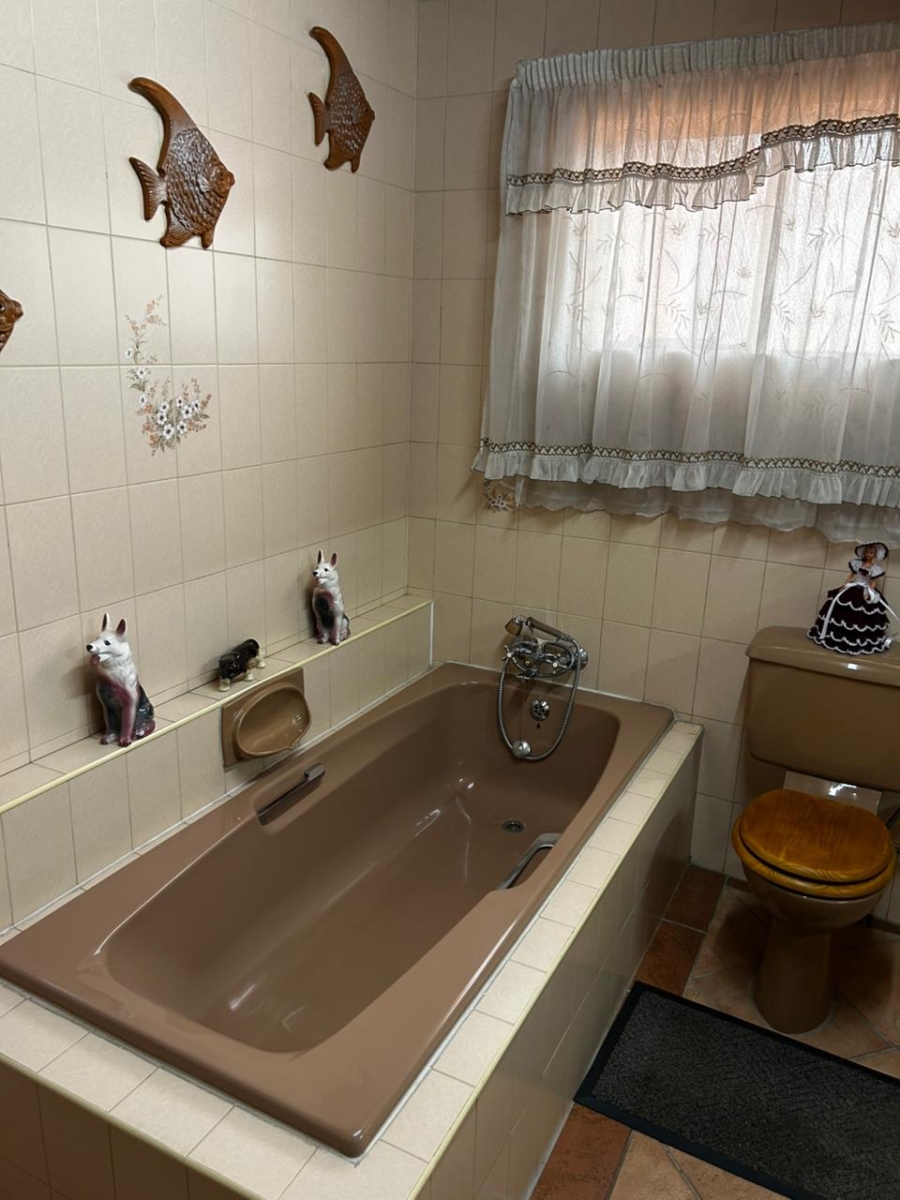 4 Bedroom Property for Sale in Verwoerdpark Gauteng