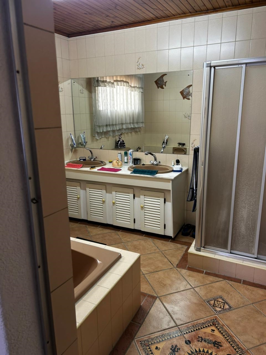 4 Bedroom Property for Sale in Verwoerdpark Gauteng