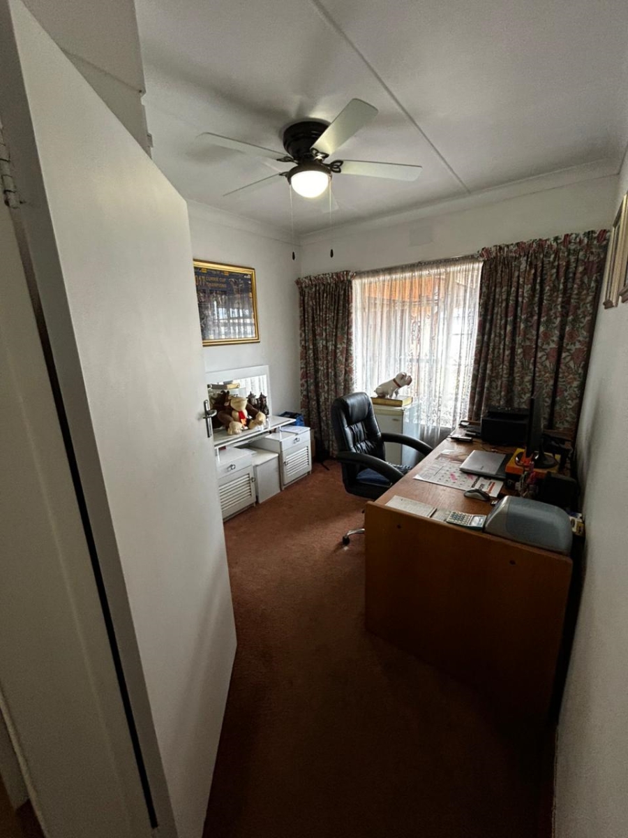 4 Bedroom Property for Sale in Verwoerdpark Gauteng