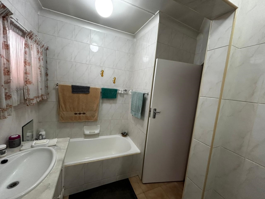 4 Bedroom Property for Sale in Verwoerdpark Gauteng