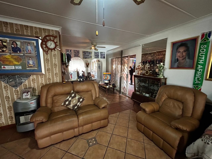 4 Bedroom Property for Sale in Verwoerdpark Gauteng