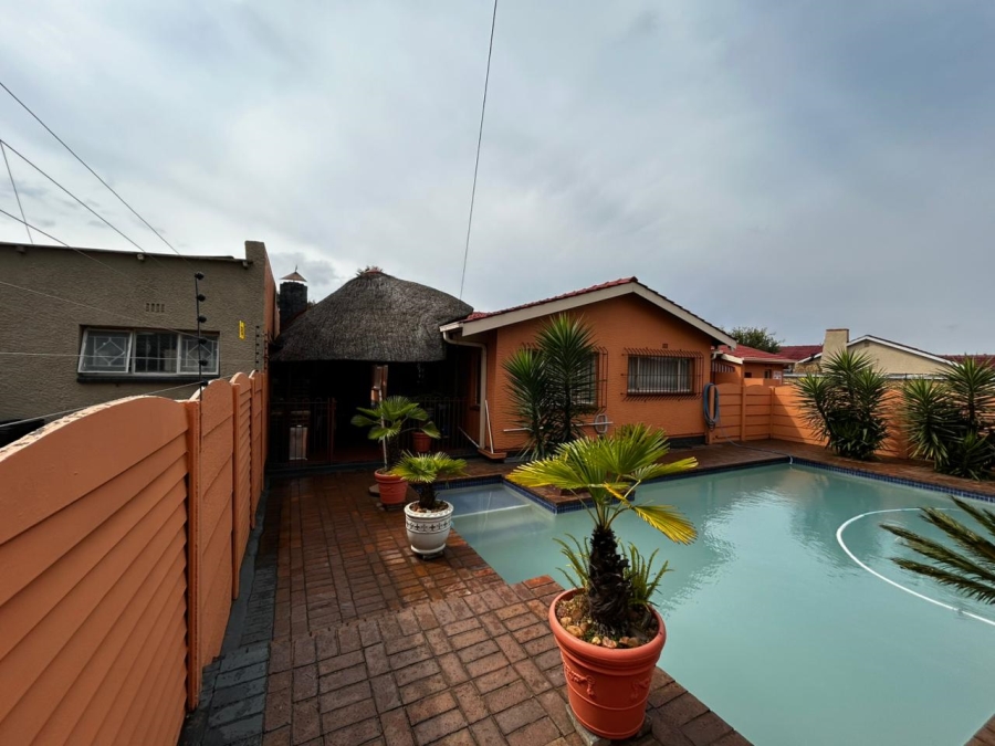 4 Bedroom Property for Sale in Verwoerdpark Gauteng