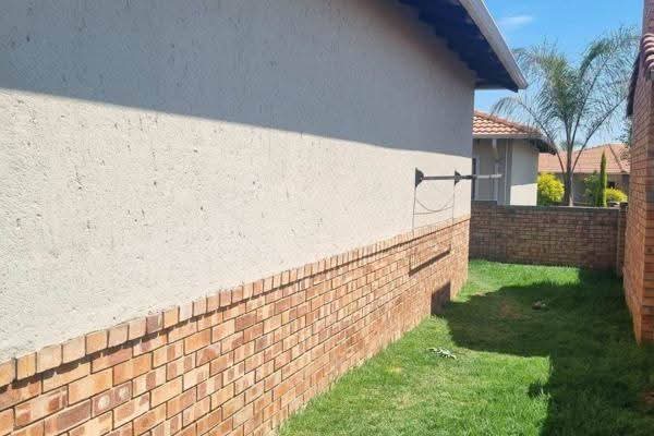 3 Bedroom Property for Sale in Noordwyk Gauteng