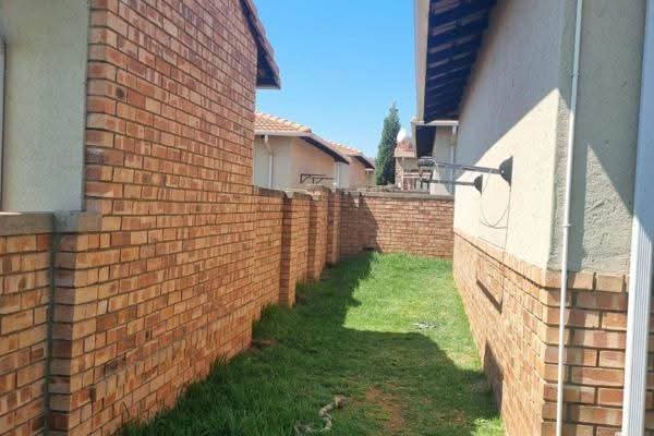 3 Bedroom Property for Sale in Noordwyk Gauteng