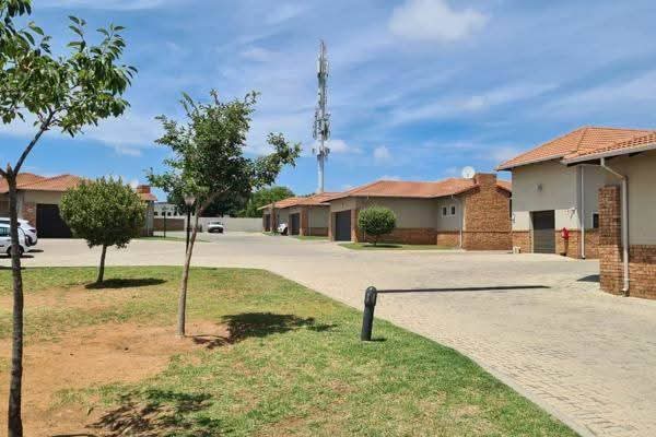 3 Bedroom Property for Sale in Noordwyk Gauteng