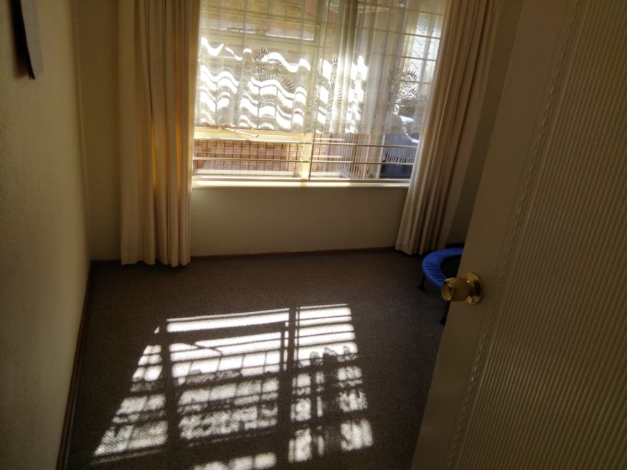 3 Bedroom Property for Sale in Roodekrans Gauteng