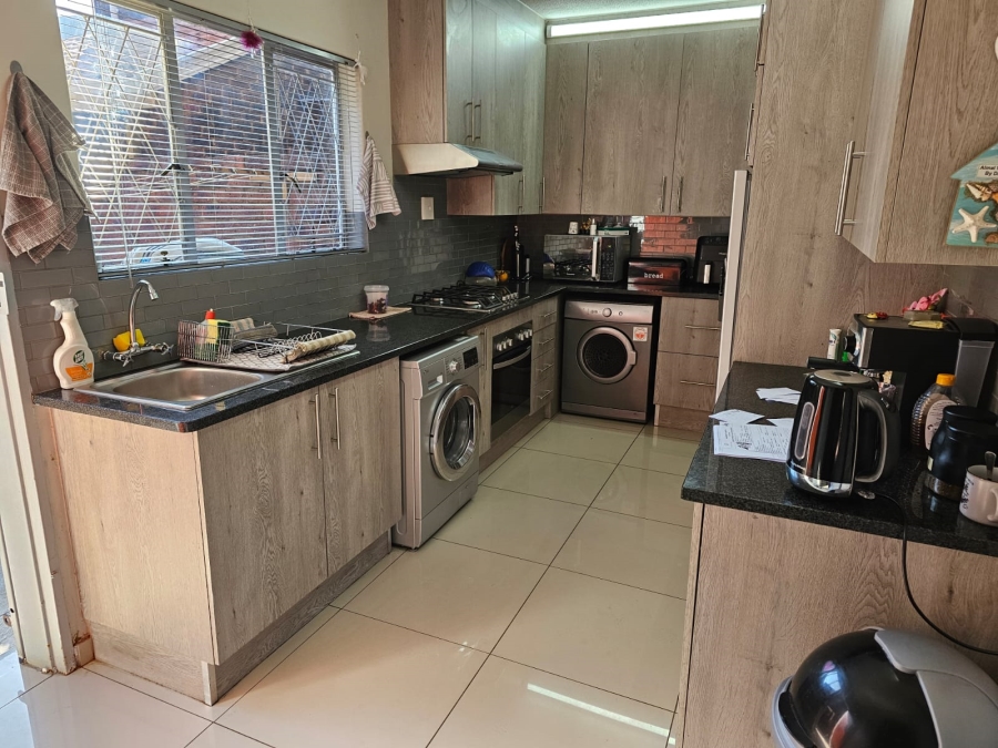 3 Bedroom Property for Sale in Brackenhurst Gauteng