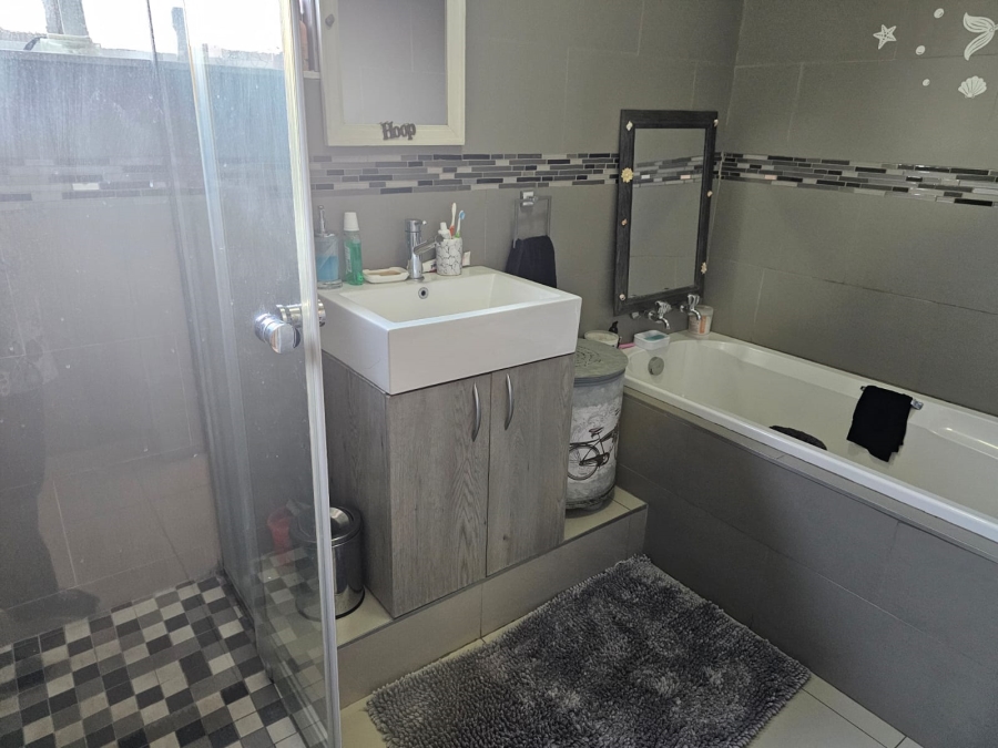 3 Bedroom Property for Sale in Brackenhurst Gauteng