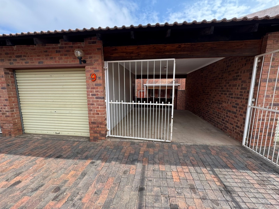 3 Bedroom Property for Sale in Kloofendal Gauteng
