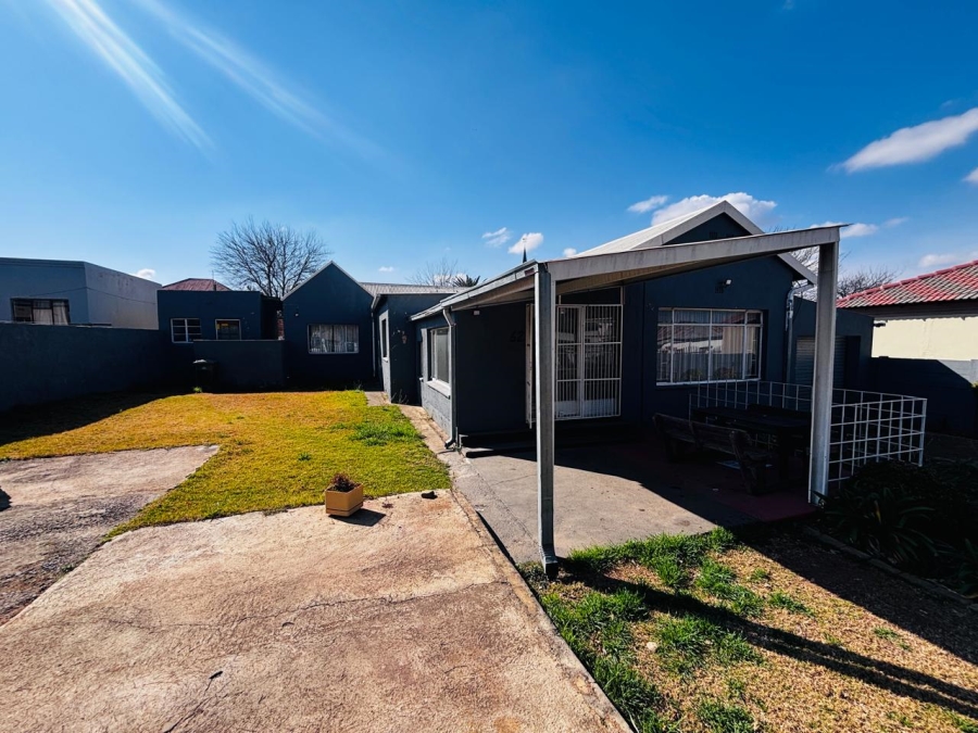 To Let 3 Bedroom Property for Rent in Krugersdorp West Gauteng