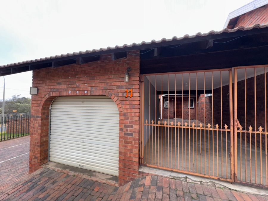 3 Bedroom Property for Sale in Kloofendal Gauteng