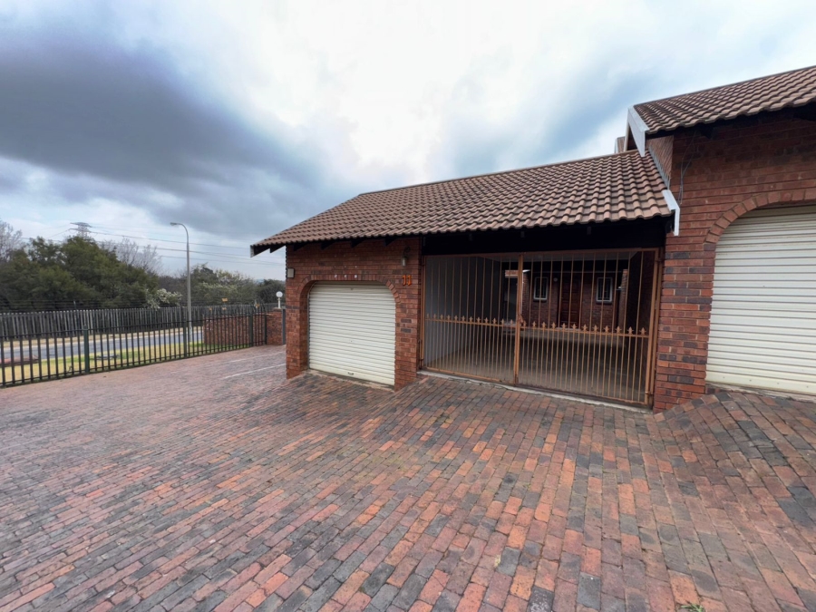 3 Bedroom Property for Sale in Kloofendal Gauteng