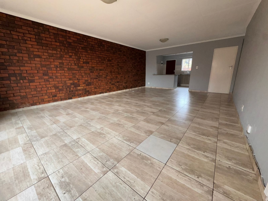 2 Bedroom Property for Sale in Kloofendal Gauteng