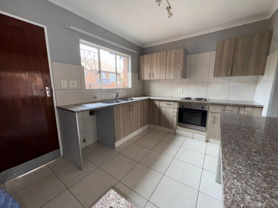 2 Bedroom Property for Sale in Kloofendal Gauteng