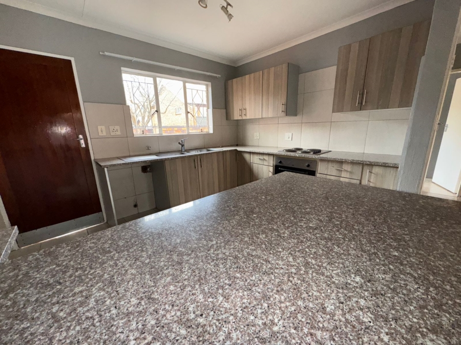 2 Bedroom Property for Sale in Kloofendal Gauteng