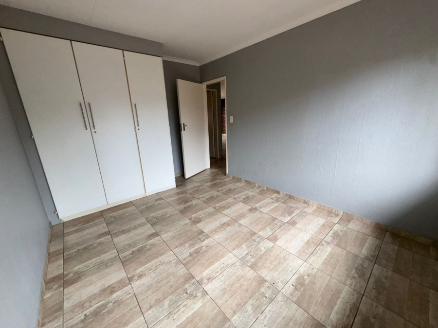 2 Bedroom Property for Sale in Kloofendal Gauteng