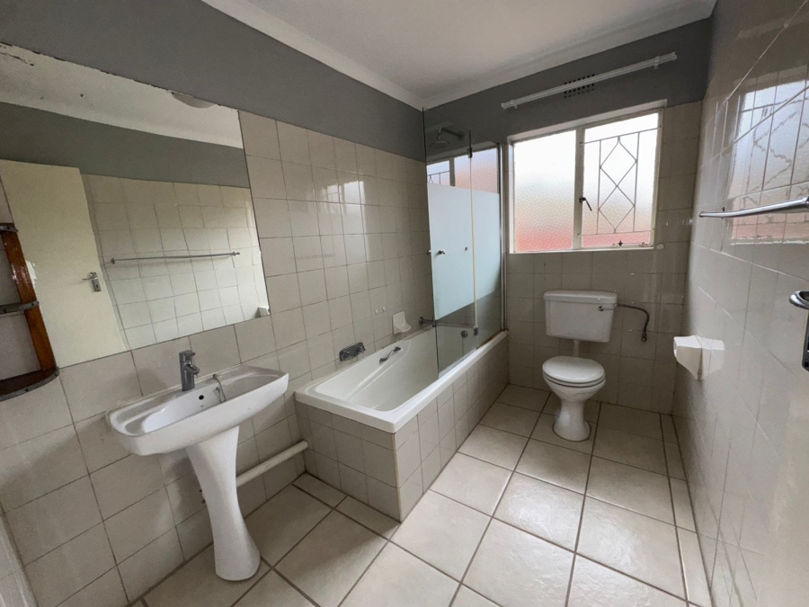 2 Bedroom Property for Sale in Kloofendal Gauteng
