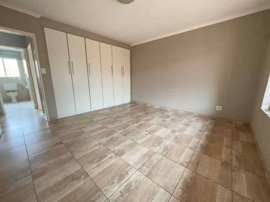 2 Bedroom Property for Sale in Kloofendal Gauteng