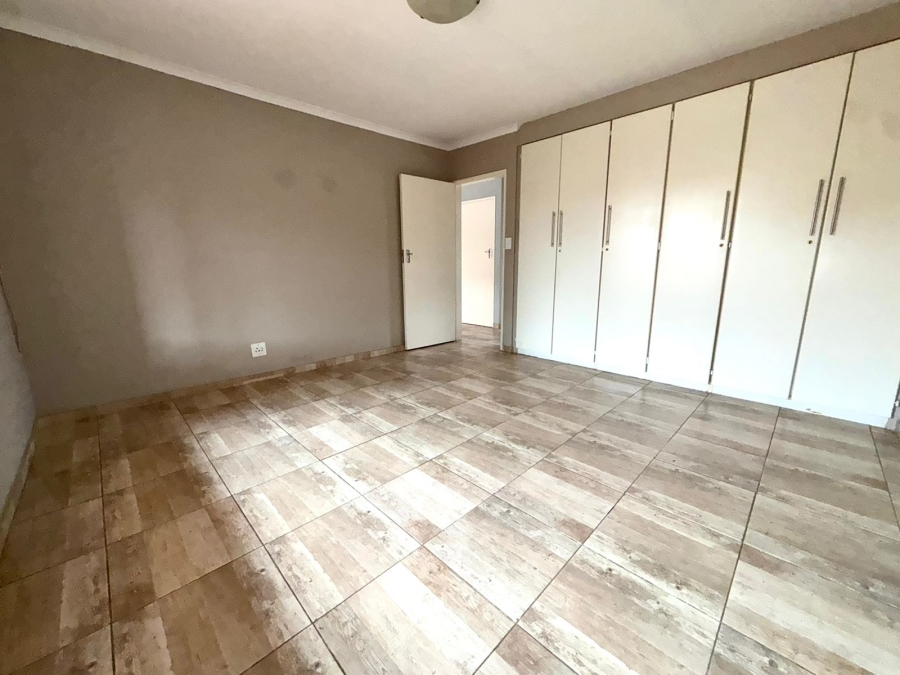 2 Bedroom Property for Sale in Kloofendal Gauteng