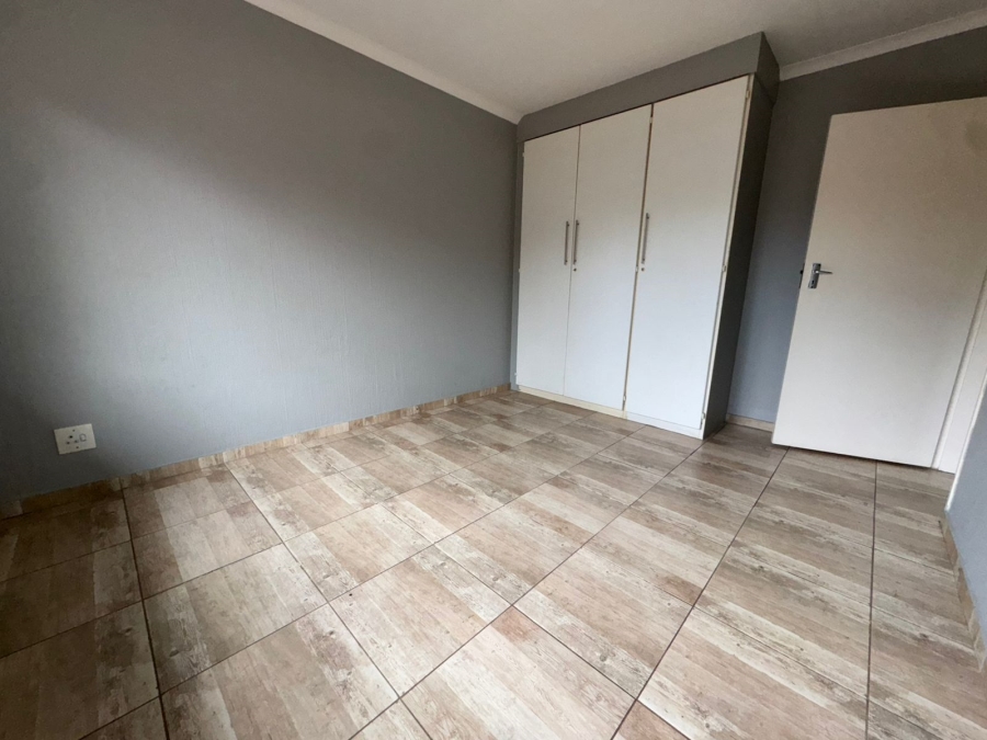 2 Bedroom Property for Sale in Kloofendal Gauteng
