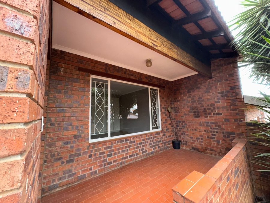 2 Bedroom Property for Sale in Kloofendal Gauteng