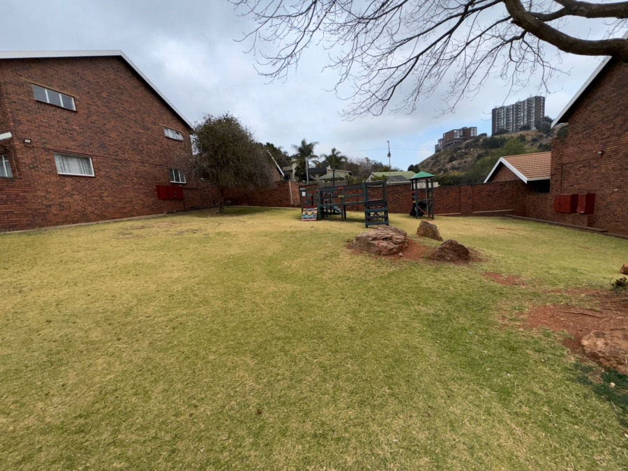 2 Bedroom Property for Sale in Kloofendal Gauteng