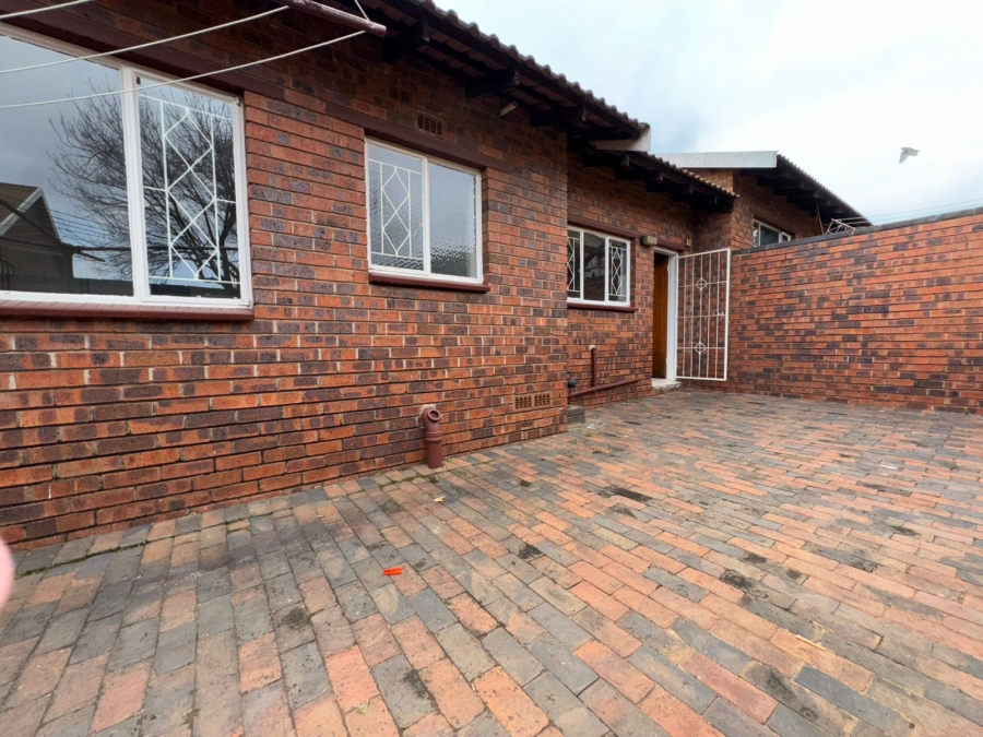 2 Bedroom Property for Sale in Kloofendal Gauteng