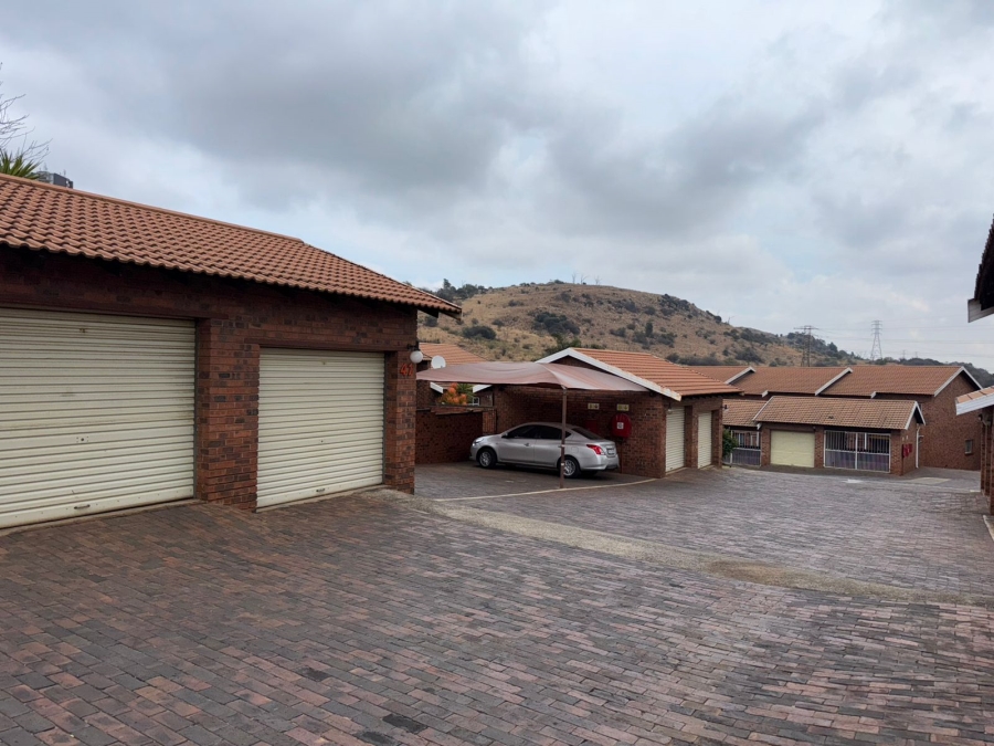 2 Bedroom Property for Sale in Kloofendal Gauteng