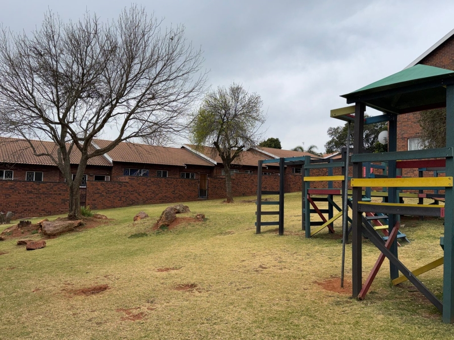 2 Bedroom Property for Sale in Kloofendal Gauteng