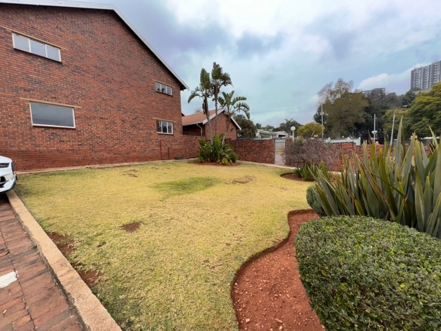 2 Bedroom Property for Sale in Kloofendal Gauteng