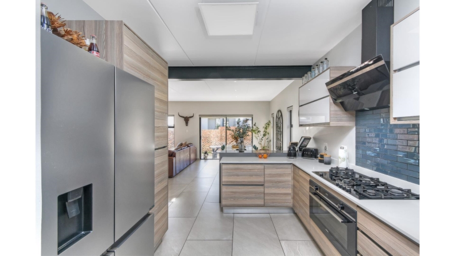 3 Bedroom Property for Sale in Crowthorne AH Gauteng