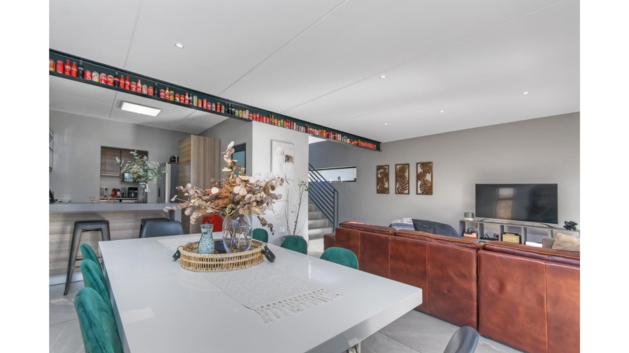 3 Bedroom Property for Sale in Crowthorne AH Gauteng