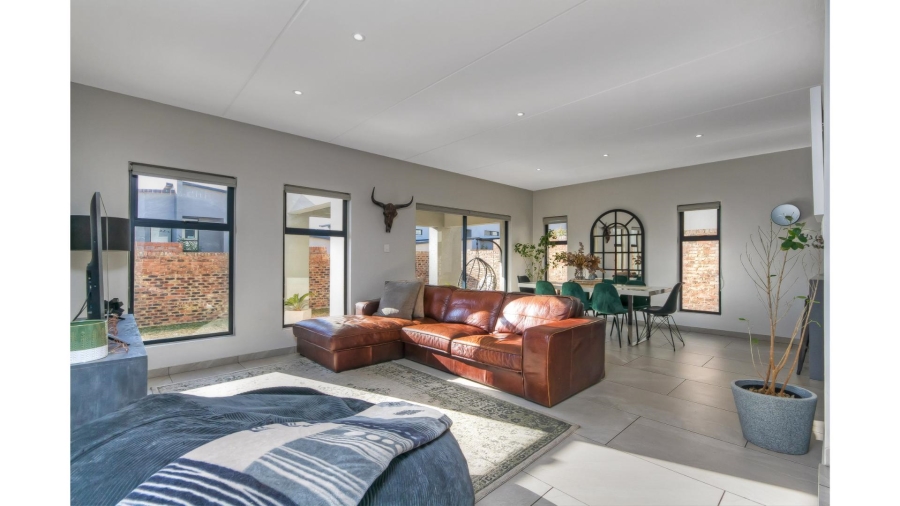 3 Bedroom Property for Sale in Crowthorne AH Gauteng