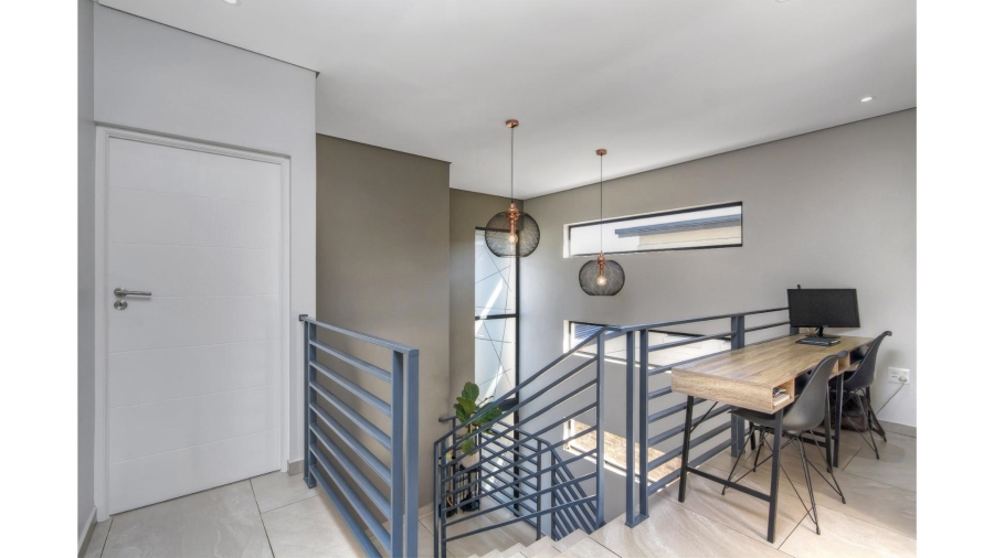 3 Bedroom Property for Sale in Crowthorne AH Gauteng