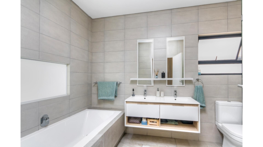 3 Bedroom Property for Sale in Crowthorne AH Gauteng
