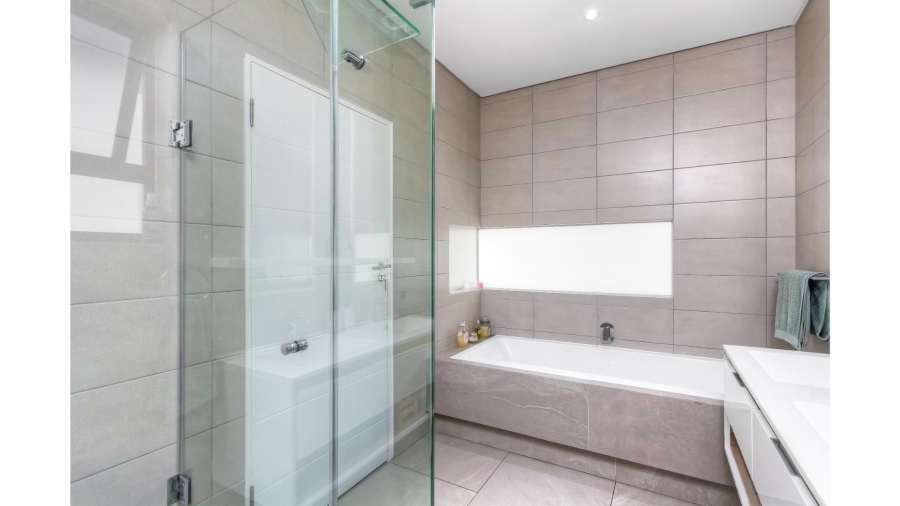 3 Bedroom Property for Sale in Crowthorne AH Gauteng