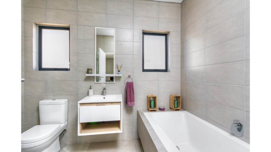 3 Bedroom Property for Sale in Crowthorne AH Gauteng