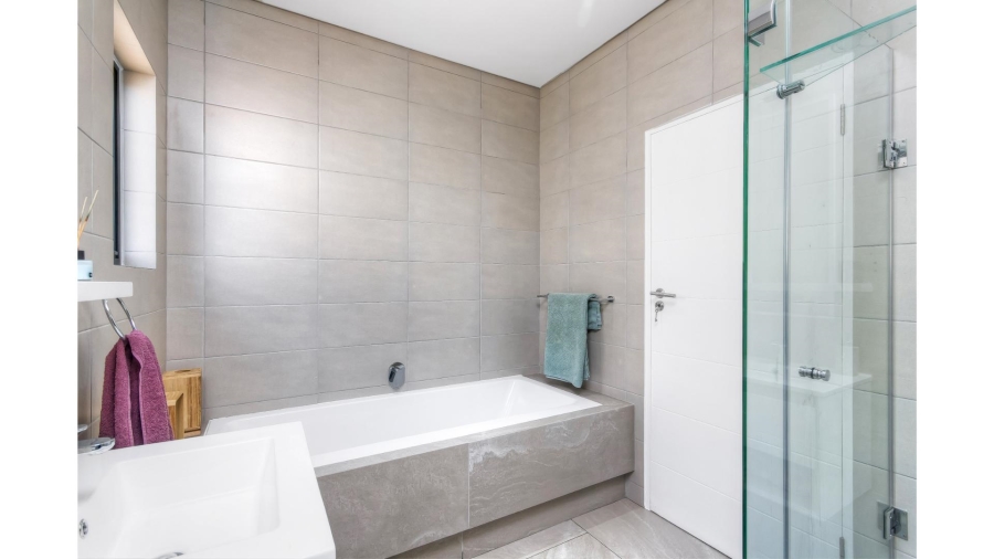 3 Bedroom Property for Sale in Crowthorne AH Gauteng