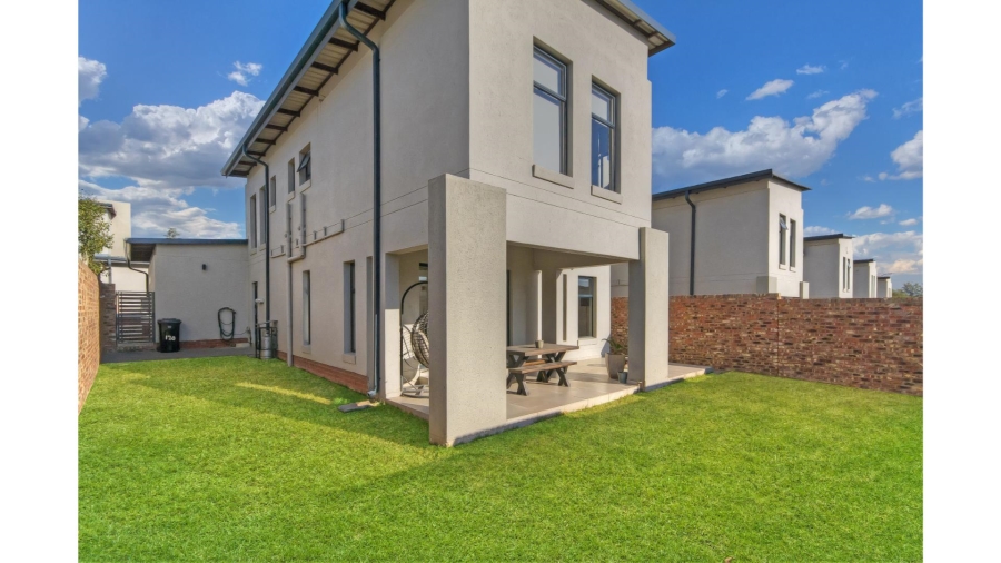 3 Bedroom Property for Sale in Crowthorne AH Gauteng