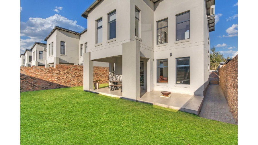 3 Bedroom Property for Sale in Crowthorne AH Gauteng