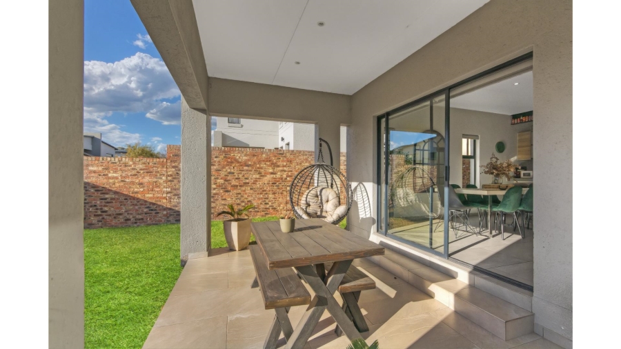 3 Bedroom Property for Sale in Crowthorne AH Gauteng