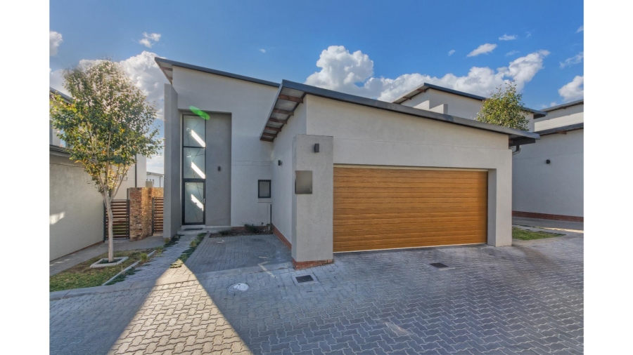 3 Bedroom Property for Sale in Crowthorne AH Gauteng