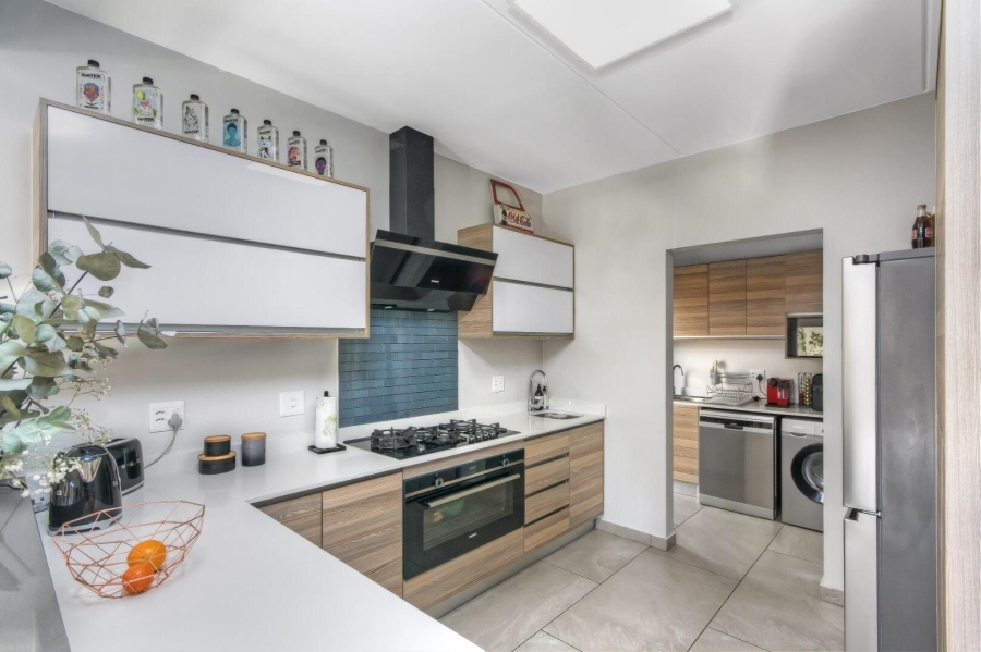 3 Bedroom Property for Sale in Crowthorne AH Gauteng