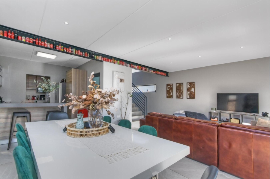 3 Bedroom Property for Sale in Crowthorne AH Gauteng